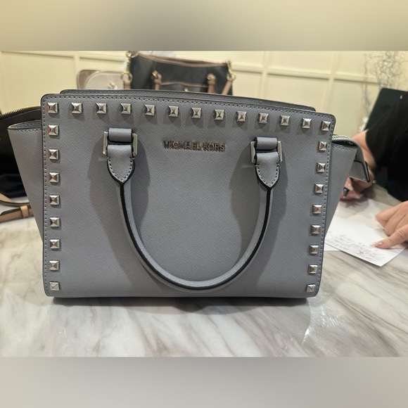 Authentic Michael Kors medium size hand held bag - Picture 2 of 11